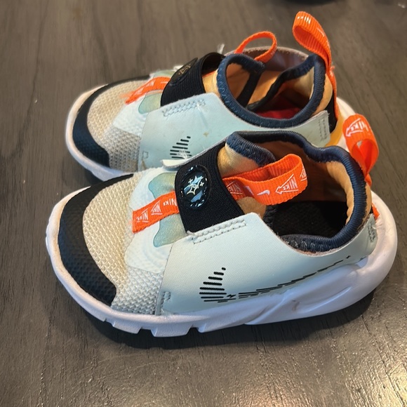 Nike toddler shoes - size 6c - Picture 4 of 4